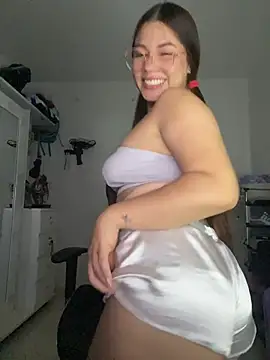 Snapshot of Lizziegrey001 chatting on 04/01/26, 12:00 Lizziegrey001 online show from 04/01/26, 12:00