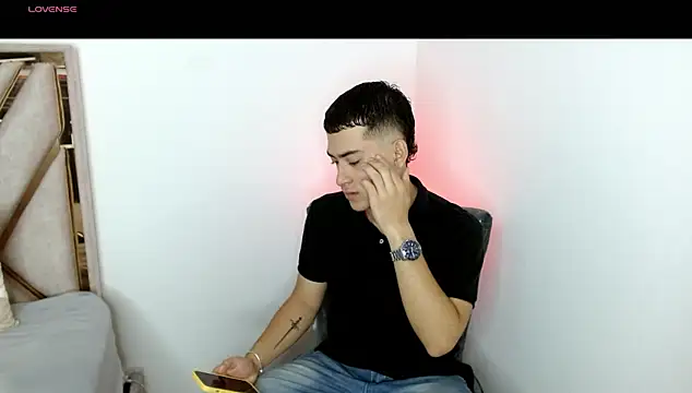 Snapshot of oliver___saint chatting on 03/01/26, 08:44 oliver saint online show from 03/01/26, 08:44