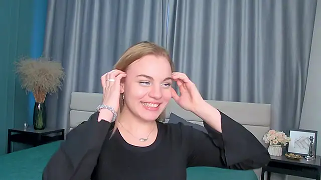 Glow Margo online show from 03/11/26, 01:00