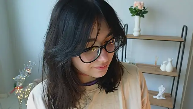 Snapshot of Bell_Menis chatting on 03/22/26, 08:18 Bell Menis online show from 03/22/26, 08:18