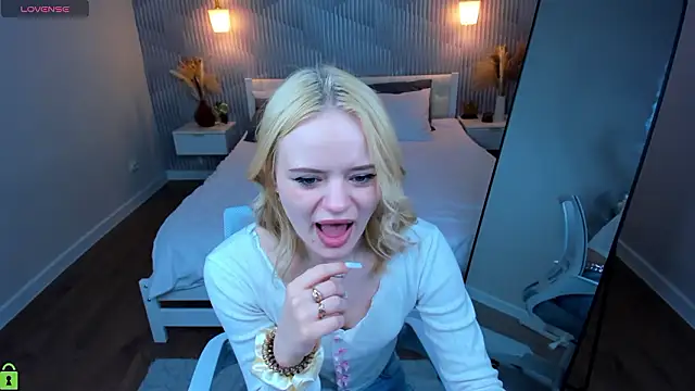 Tessa Ashe online show from 03/19/26, 09:57