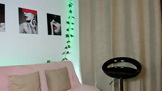 Snapshot of Rebeca_Marchetti chatting on 05/01/26, 08:24 Rebeca Marchetti online show from 05/01/26, 08:24