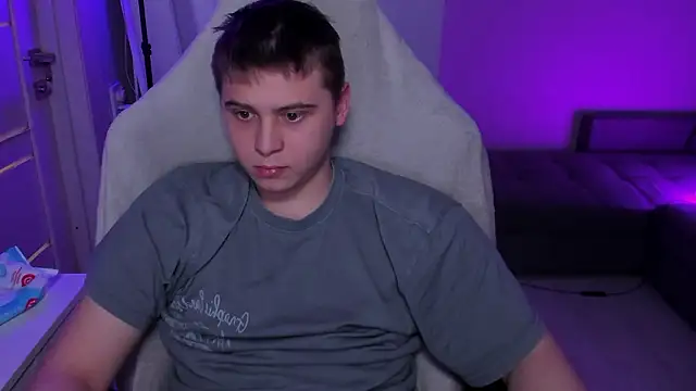 Snapshot of max_sm1th chatting on 03/04/26, 02:01 max sm1th online show from 03/04/26, 02:01