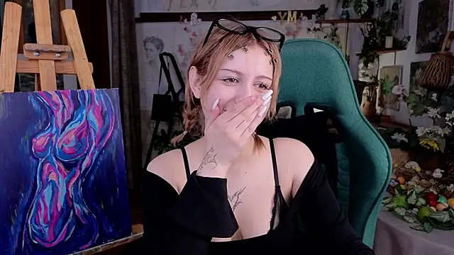 Snapshot of EffieMeowley chatting on 03/27/26, 08:37 EffieMeowley online show from 03/27/26, 08:37