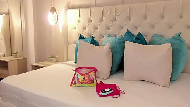 raquel mooon online show from 04/17/26, 05:38