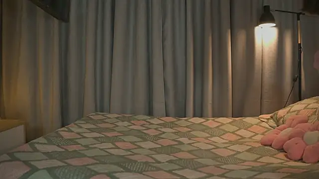 AitanaJhons  online show from 04/25/26, 10:51