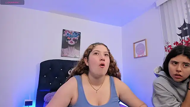 valeria and zoe online show from 03/25/26, 05:52