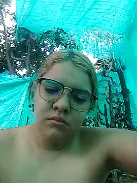 single kitten online show from 04/10/26, 12:21