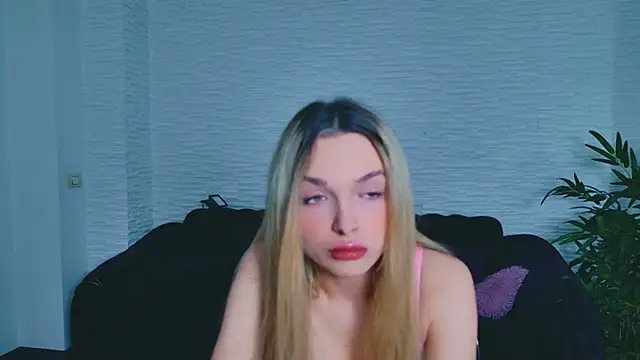 LannaSkyy online show from 04/14/26, 07:20