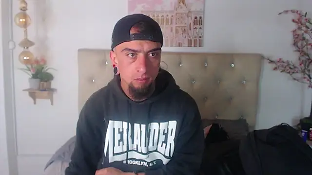 Rommen N Zoe online show from 04/12/26, 01:21