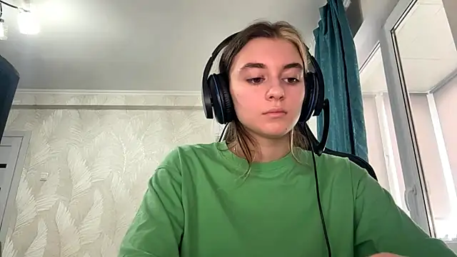 Snapshot of PluralPalaver chatting on 02/27/26, 07:19 PluralPalaver online show from 02/27/26, 07:19