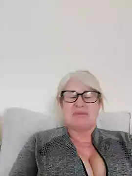 FlirtyFleur-x online show from 03/27/26, 11:43