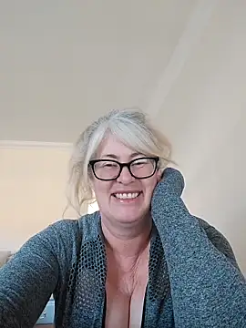 FlirtyFleur-x online show from 04/02/26, 07:06