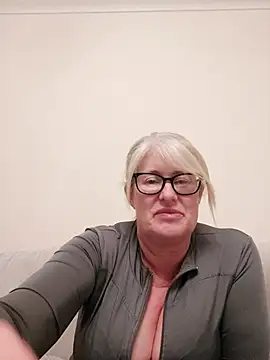 FlirtyFleur-x online show from 04/04/26, 07:55