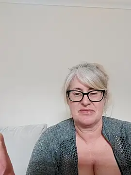 FlirtyFleur-x online show from 04/05/26, 02:47