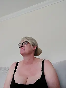 FlirtyFleur-x online show from 04/09/26, 11:59