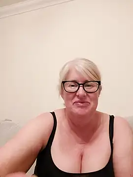 FlirtyFleur-x online show from 04/14/26, 07:09