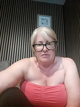 FlirtyFleur-x online show from 05/25/26, 06:58