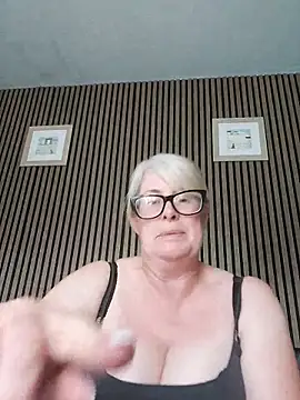 FlirtyFleur-x online show from 05/29/26, 03:10