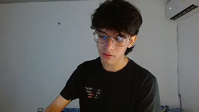 Snapshot of noah_millerx chatting on 06/02/26, 05:20 noah millerx online show from 06/02/26, 05:20