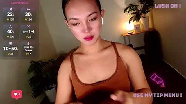 Snapshot of SofiaaLoove699 chatting on 06/24/26, 03:33 SofiaaLoove699 online show from 06/24/26, 03:33