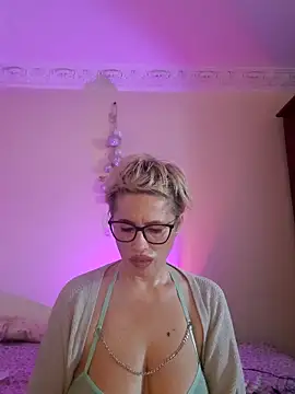 LunaBlaise online show from 04/25/26, 07:11