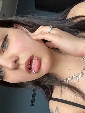 Emily Chewits online show from 03/04/26, 12:33