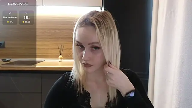 Snapshot of Bella_Villen chatting on 06/25/26, 01:04 Bella Villen online show from 06/25/26, 01:04