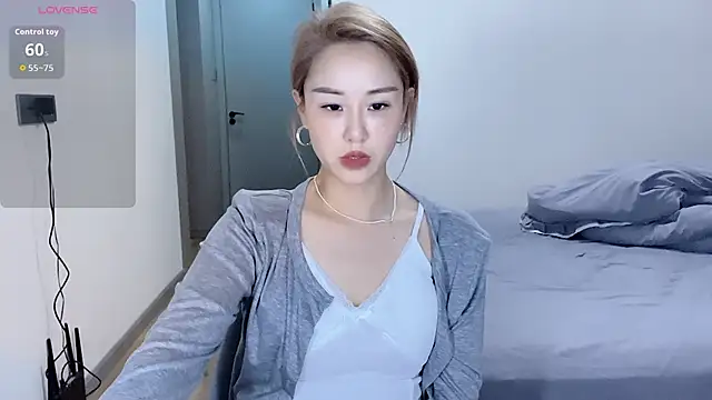 xiaolu-686 online show from 04/15/26, 02:35