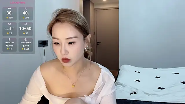 xiaolu-686 online show from 05/07/26, 03:17