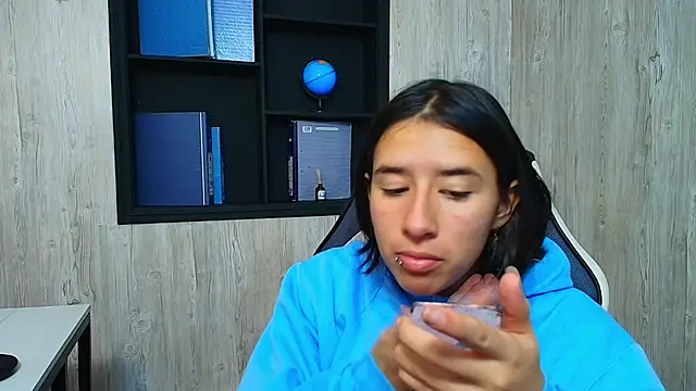 LilyRossi  online show from 05/01/26, 12:10