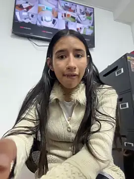 LilyRossi  online show from 05/05/26, 12:57