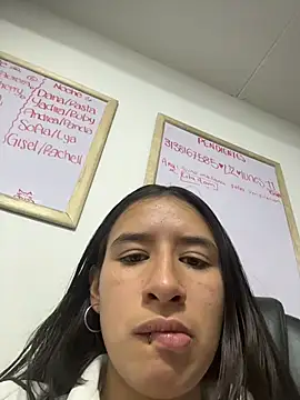 LilyRossi  online show from 05/13/26, 12:13