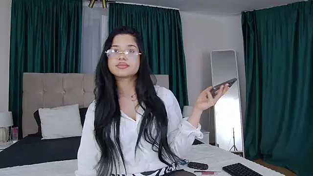 MissNaomiBelle online show from 06/12/26, 06:40