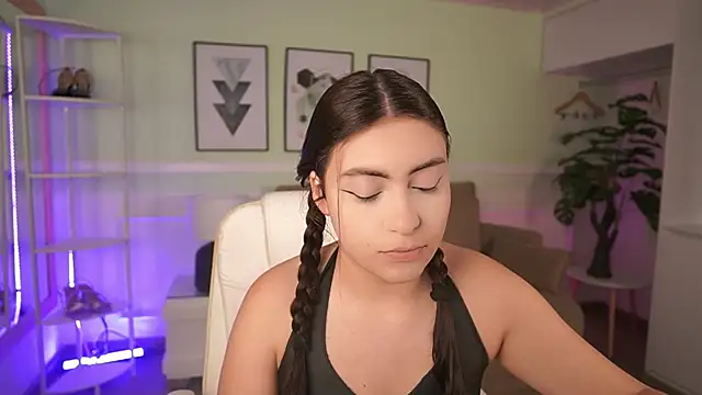 Snapshot of MandyCollins chatting on 04/16/26, 11:44 MandyCollins online show from 04/16/26, 11:44