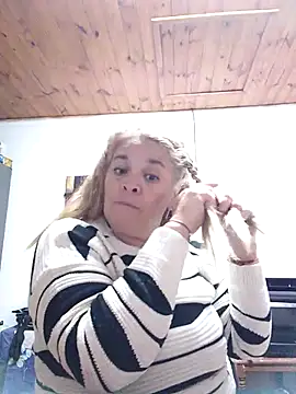 momismilf544 online show from 05/22/26, 11:32