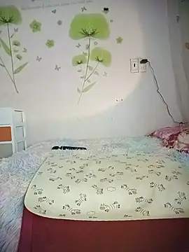 Snapshot of Meow_cute chatting on 05/27/26, 03:42 Meow cute online show from 05/27/26, 03:42