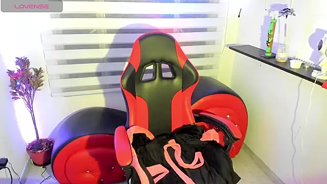 Agatha Marin online show from 04/15/26, 11:27