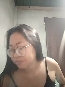 Snapshot of angelpinay44 chatting on 06/25/26, 03:27 angelpinay44 online show from 06/25/26, 03:27