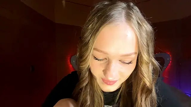 Anika Socutehe online show from 04/15/26, 07:43