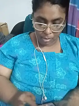 Snapshot of deepika-mallus chatting on 06/17/26, 06:53 deepika-mallus online show from 06/17/26, 06:53