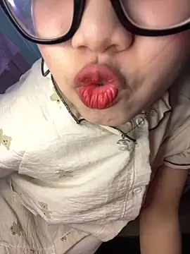 Leeeeiu online show from 04/19/26, 03:22