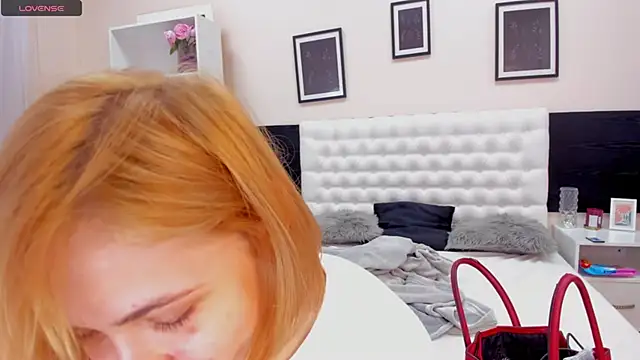 DellaRows online show from 04/15/26, 04:52