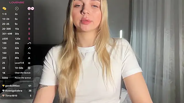 AlexaDeviliciouss online show from 04/18/26, 07:58