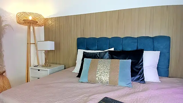 missprada  online show from 04/01/26, 11:55