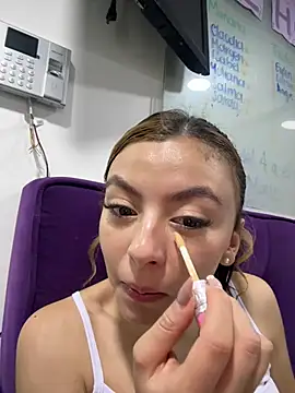   Nahomy online show from 05/06/26, 11:48