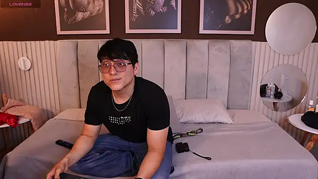 Mia and Belmonth online show from 04/29/26, 10:27