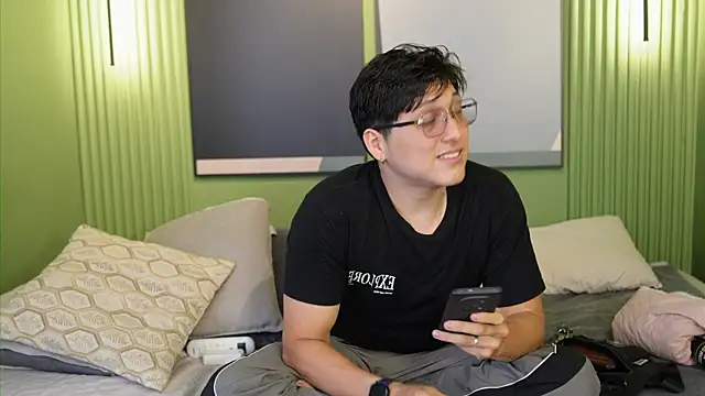 Mia and Belmonth online show from 05/19/26, 06:47