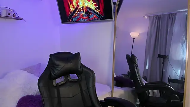 AlaiaRogers online show from 05/13/26, 04:37