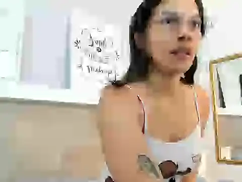 EmmaSanchez  online show from 04/04/26, 08:28